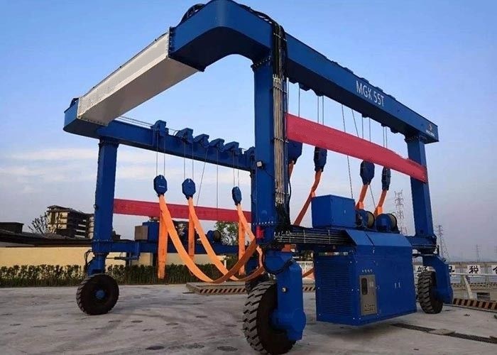40 Tons Shipping Container Crane , Full Hydraulic Drive Mobile
